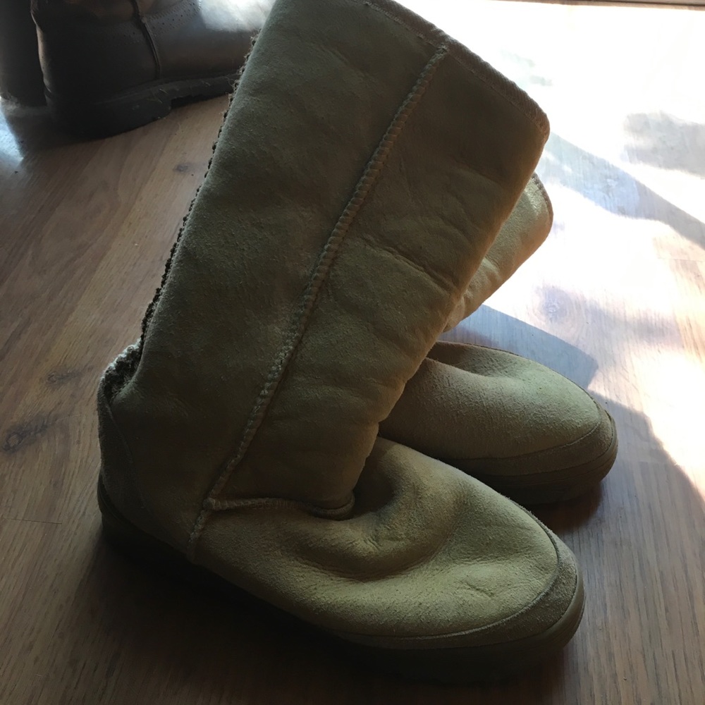 MOVING SALE. Emu ugg-type boots